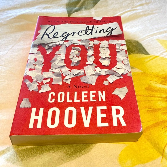 Novel - Colleen Hoover - Picture 1 of 2